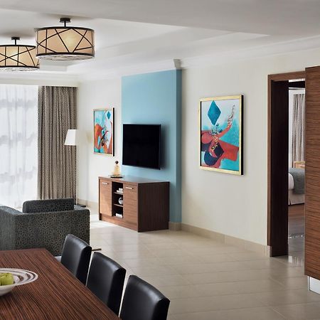Marriott Executive Apartments Al Khobar Exterior foto A typical suite at the Hilton London Heathrow